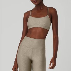 ALO YOGA NWOT Airlift Leopard Debossed Intrigue Bra